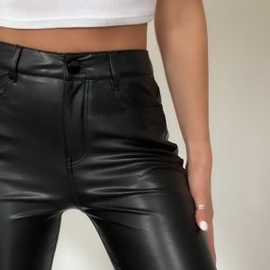 Pantaloni in ecopelle aderenti